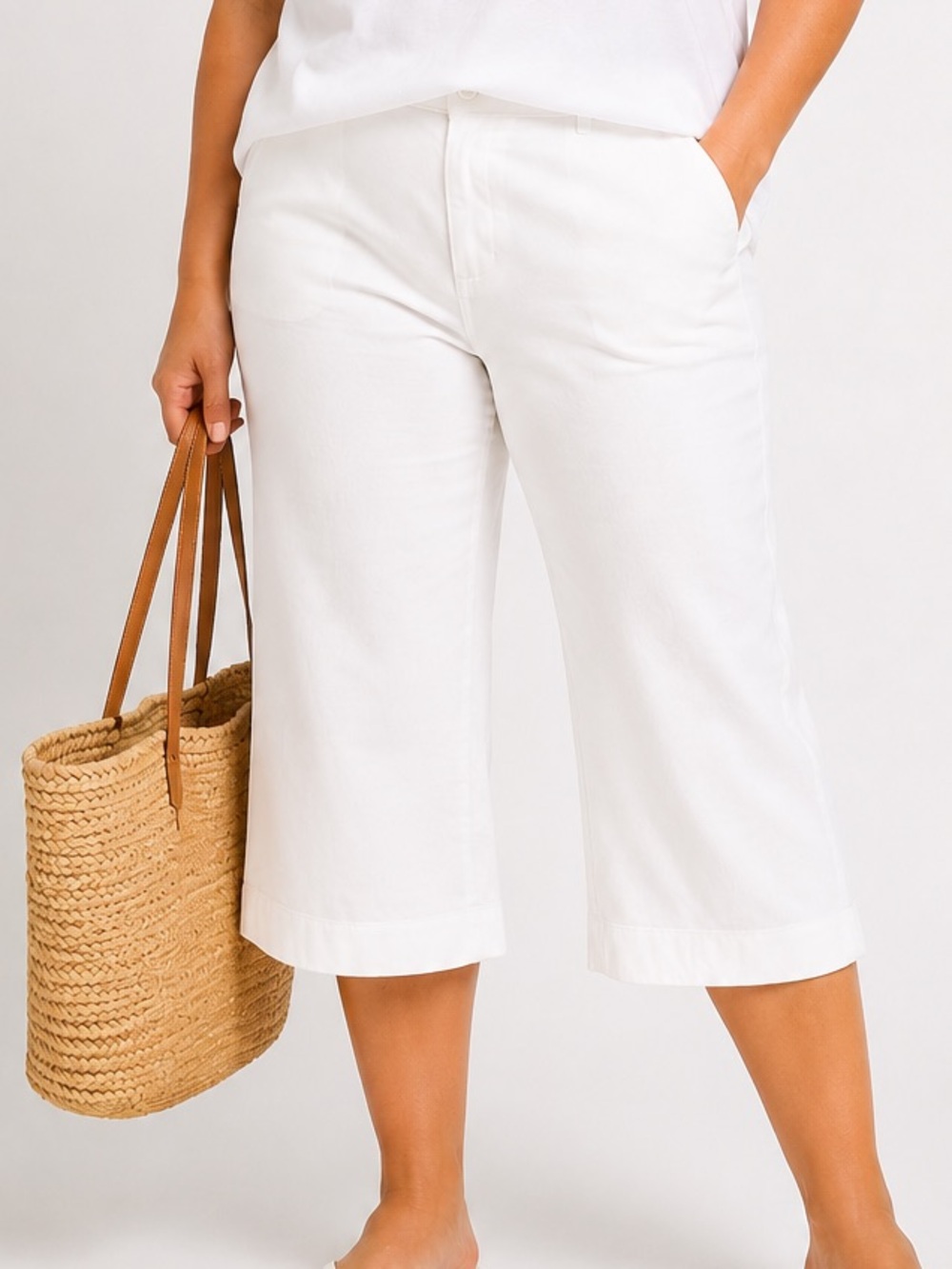 Michel Studio womens' cropped white pant, Sz 20, EUC, boot/ flair cut, details
